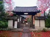 法金剛院の山門・神門