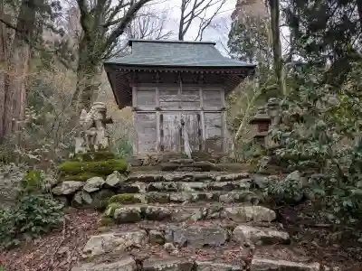 諏訪神社の{uncategorized: "未分類", other: "その他", undefined: "問題あり", building: "その他建物", grave: "お墓", sacred_gate: "鳥居", guardian: "狛犬", statue: "像", buddha: "仏像", history: "歴史", nature: "自然", garden: "庭園", animal: "動物", pagoda: "塔", temizu: "手水舎", mountain_gate: "山門・神門", sanctuary: "本殿・本堂", subordinate: "末社・摂社", art: "芸術", scenery: "景色", jizo: "地蔵", ema: "絵馬", goshuin: "御朱印", omikuji: "おみくじ", items: "授与品その他", amulet: "お守り", goshuincho: "御朱印帳", eats: "食事", festival: "お祭り", votive_dance: "神楽", shichigosan: "七五三参", wedding: "結婚式", experience: "体験その他", initially: "初詣", around: "周辺", anti_infection: "感染症対策"}