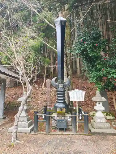 尾崎神社の{uncategorized: "未分類", other: "その他", undefined: "問題あり", building: "その他建物", grave: "お墓", sacred_gate: "鳥居", guardian: "狛犬", statue: "像", buddha: "仏像", history: "歴史", nature: "自然", garden: "庭園", animal: "動物", pagoda: "塔", temizu: "手水舎", mountain_gate: "山門・神門", sanctuary: "本殿・本堂", subordinate: "末社・摂社", art: "芸術", scenery: "景色", jizo: "地蔵", ema: "絵馬", goshuin: "御朱印", omikuji: "おみくじ", items: "授与品その他", amulet: "お守り", goshuincho: "御朱印帳", eats: "食事", festival: "お祭り", votive_dance: "神楽", shichigosan: "七五三参", wedding: "結婚式", experience: "体験その他", initially: "初詣", around: "周辺", anti_infection: "感染症対策"}