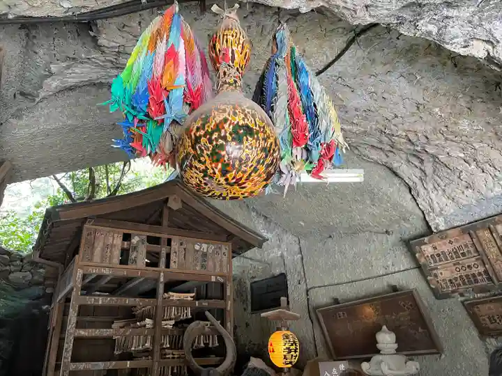 銭洗弁財天宇賀福神社(神奈川県)