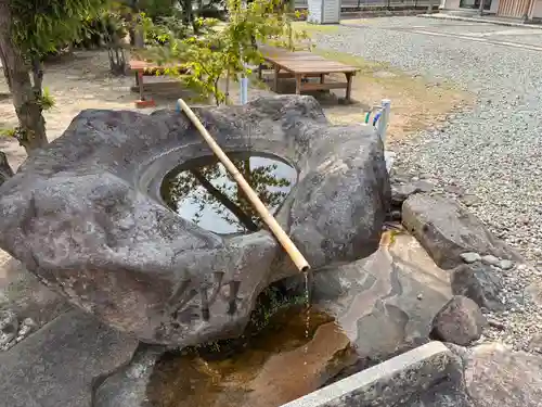 神明八幡神社の手水舎
