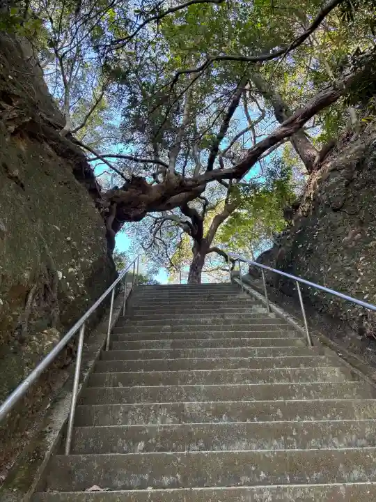 小笠神社の{uncategorized: "未分類", other: "その他", undefined: "問題あり", building: "その他建物", grave: "お墓", sacred_gate: "鳥居", guardian: "狛犬", statue: "像", buddha: "仏像", history: "歴史", nature: "自然", garden: "庭園", animal: "動物", pagoda: "塔", temizu: "手水舎", mountain_gate: "山門・神門", sanctuary: "本殿・本堂", subordinate: "末社・摂社", art: "芸術", scenery: "景色", jizo: "地蔵", ema: "絵馬", goshuin: "御朱印", omikuji: "おみくじ", items: "授与品その他", amulet: "お守り", goshuincho: "御朱印帳", eats: "食事", festival: "お祭り", votive_dance: "神楽", shichigosan: "七五三参", wedding: "結婚式", experience: "体験その他", initially: "初詣", around: "周辺", anti_infection: "感染症対策"}
