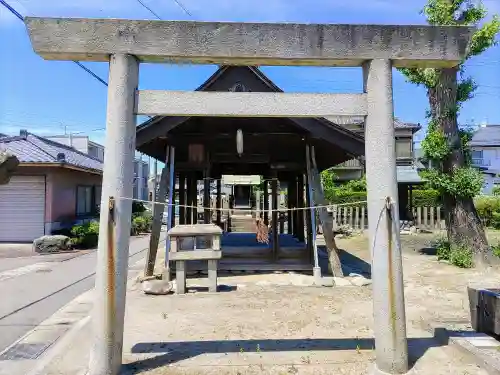 鍬社（小松生）の鳥居