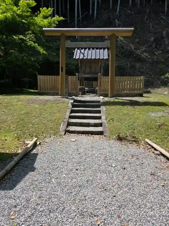 北畠神社の{uncategorized: "未分類", other: "その他", undefined: "問題あり", building: "その他建物", grave: "お墓", sacred_gate: "鳥居", guardian: "狛犬", statue: "像", buddha: "仏像", history: "歴史", nature: "自然", garden: "庭園", animal: "動物", pagoda: "塔", temizu: "手水舎", mountain_gate: "山門・神門", sanctuary: "本殿・本堂", subordinate: "末社・摂社", art: "芸術", scenery: "景色", jizo: "地蔵", ema: "絵馬", goshuin: "御朱印", omikuji: "おみくじ", items: "授与品その他", amulet: "お守り", goshuincho: "御朱印帳", eats: "食事", festival: "お祭り", votive_dance: "神楽", shichigosan: "七五三参", wedding: "結婚式", experience: "体験その他", initially: "初詣", around: "周辺", anti_infection: "感染症対策"}