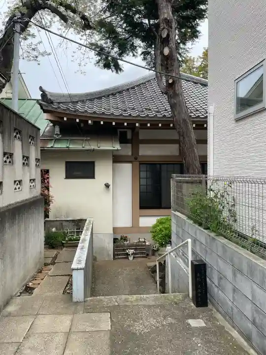 東光寺別院桜ヶ池不動院の{uncategorized: "未分類", other: "その他", undefined: "問題あり", building: "その他建物", grave: "お墓", sacred_gate: "鳥居", guardian: "狛犬", statue: "像", buddha: "仏像", history: "歴史", nature: "自然", garden: "庭園", animal: "動物", pagoda: "塔", temizu: "手水舎", mountain_gate: "山門・神門", sanctuary: "本殿・本堂", subordinate: "末社・摂社", art: "芸術", scenery: "景色", jizo: "地蔵", ema: "絵馬", goshuin: "御朱印", omikuji: "おみくじ", items: "授与品その他", amulet: "お守り", goshuincho: "御朱印帳", eats: "食事", festival: "お祭り", votive_dance: "神楽", shichigosan: "七五三参", wedding: "結婚式", experience: "体験その他", initially: "初詣", around: "周辺", anti_infection: "感染症対策"}