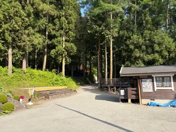 不二阿祖山太神宮の{uncategorized: "未分類", other: "その他", undefined: "問題あり", building: "その他建物", grave: "お墓", sacred_gate: "鳥居", guardian: "狛犬", statue: "像", buddha: "仏像", history: "歴史", nature: "自然", garden: "庭園", animal: "動物", pagoda: "塔", temizu: "手水舎", mountain_gate: "山門・神門", sanctuary: "本殿・本堂", subordinate: "末社・摂社", art: "芸術", scenery: "景色", jizo: "地蔵", ema: "絵馬", goshuin: "御朱印", omikuji: "おみくじ", items: "授与品その他", amulet: "お守り", goshuincho: "御朱印帳", eats: "食事", festival: "お祭り", votive_dance: "神楽", shichigosan: "七五三参", wedding: "結婚式", experience: "体験その他", initially: "初詣", around: "周辺", anti_infection: "感染症対策"}