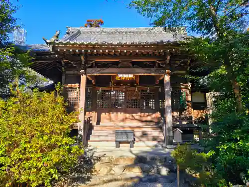 内母神社の本殿・本堂