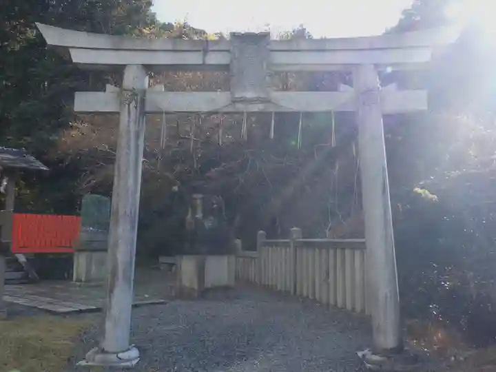 出世稲荷神社の鳥居