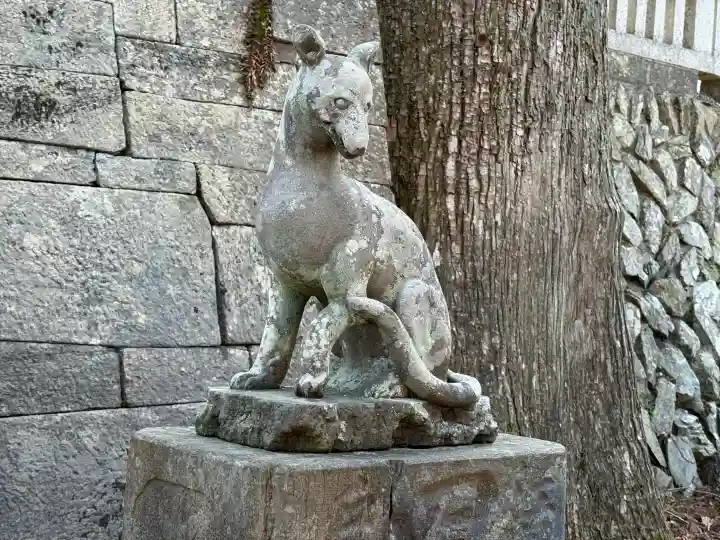 三峯神社の{uncategorized: "未分類", other: "その他", undefined: "問題あり", building: "その他建物", grave: "お墓", sacred_gate: "鳥居", guardian: "狛犬", statue: "像", buddha: "仏像", history: "歴史", nature: "自然", garden: "庭園", animal: "動物", pagoda: "塔", temizu: "手水舎", mountain_gate: "山門・神門", sanctuary: "本殿・本堂", subordinate: "末社・摂社", art: "芸術", scenery: "景色", jizo: "地蔵", ema: "絵馬", goshuin: "御朱印", omikuji: "おみくじ", items: "授与品その他", amulet: "お守り", goshuincho: "御朱印帳", eats: "食事", festival: "お祭り", votive_dance: "神楽", shichigosan: "七五三参", wedding: "結婚式", experience: "体験その他", initially: "初詣", around: "周辺", anti_infection: "感染症対策"}