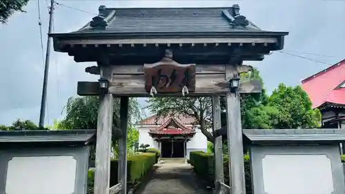 貫秀寺の山門