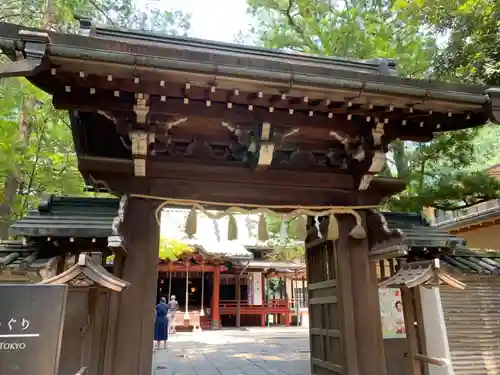 赤坂氷川神社の山門・神門