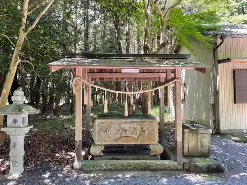酒井神社の手水舎