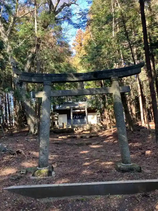 富岡二所神社の{uncategorized: "未分類", other: "その他", undefined: "問題あり", building: "その他建物", grave: "お墓", sacred_gate: "鳥居", guardian: "狛犬", statue: "像", buddha: "仏像", history: "歴史", nature: "自然", garden: "庭園", animal: "動物", pagoda: "塔", temizu: "手水舎", mountain_gate: "山門・神門", sanctuary: "本殿・本堂", subordinate: "末社・摂社", art: "芸術", scenery: "景色", jizo: "地蔵", ema: "絵馬", goshuin: "御朱印", omikuji: "おみくじ", items: "授与品その他", amulet: "お守り", goshuincho: "御朱印帳", eats: "食事", festival: "お祭り", votive_dance: "神楽", shichigosan: "七五三参", wedding: "結婚式", experience: "体験その他", initially: "初詣", around: "周辺", anti_infection: "感染症対策"}