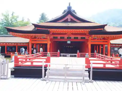 厳島神社の本殿