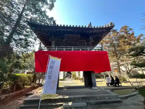 伊勢の国 四天王寺の{uncategorized: "未分類", other: "その他", undefined: "問題あり", building: "その他建物", grave: "お墓", sacred_gate: "鳥居", guardian: "狛犬", statue: "像", buddha: "仏像", history: "歴史", nature: "自然", garden: "庭園", animal: "動物", pagoda: "塔", temizu: "手水舎", mountain_gate: "山門・神門", sanctuary: "本殿・本堂", subordinate: "末社・摂社", art: "芸術", scenery: "景色", jizo: "地蔵", ema: "絵馬", goshuin: "御朱印", omikuji: "おみくじ", items: "授与品その他", amulet: "お守り", goshuincho: "御朱印帳", eats: "食事", festival: "お祭り", votive_dance: "神楽", shichigosan: "七五三参", wedding: "結婚式", experience: "体験その他", initially: "初詣", around: "周辺", anti_infection: "感染症対策"}