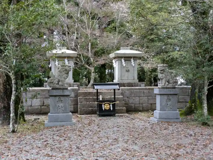 大斎原(熊野本宮大社旧社地)の{uncategorized: "未分類", other: "その他", undefined: "問題あり", building: "その他建物", grave: "お墓", sacred_gate: "鳥居", guardian: "狛犬", statue: "像", buddha: "仏像", history: "歴史", nature: "自然", garden: "庭園", animal: "動物", pagoda: "塔", temizu: "手水舎", mountain_gate: "山門・神門", sanctuary: "本殿・本堂", subordinate: "末社・摂社", art: "芸術", scenery: "景色", jizo: "地蔵", ema: "絵馬", goshuin: "御朱印", omikuji: "おみくじ", items: "授与品その他", amulet: "お守り", goshuincho: "御朱印帳", eats: "食事", festival: "お祭り", votive_dance: "神楽", shichigosan: "七五三参", wedding: "結婚式", experience: "体験その他", initially: "初詣", around: "周辺", anti_infection: "感染症対策"}