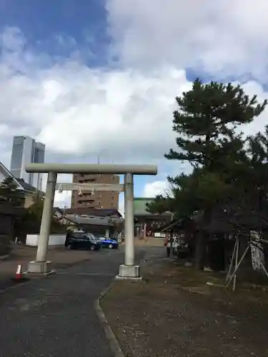 三社神社の鳥居