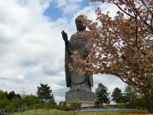 東本願寺本廟 牛久浄苑（牛久大仏）の仏像