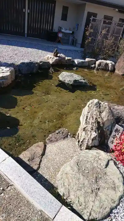 眞中神社の庭園