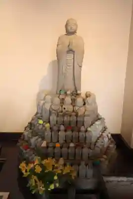 六波羅蜜寺の{uncategorized: "未分類", other: "その他", undefined: "問題あり", building: "その他建物", grave: "お墓", sacred_gate: "鳥居", guardian: "狛犬", statue: "像", buddha: "仏像", history: "歴史", nature: "自然", garden: "庭園", animal: "動物", pagoda: "塔", temizu: "手水舎", mountain_gate: "山門・神門", sanctuary: "本殿・本堂", subordinate: "末社・摂社", art: "芸術", scenery: "景色", jizo: "地蔵", ema: "絵馬", goshuin: "御朱印", omikuji: "おみくじ", items: "授与品その他", amulet: "お守り", goshuincho: "御朱印帳", eats: "食事", festival: "お祭り", votive_dance: "神楽", shichigosan: "七五三参", wedding: "結婚式", experience: "体験その他", initially: "初詣", around: "周辺", anti_infection: "感染症対策"}