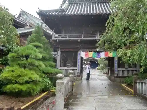 立江寺の山門