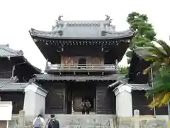 普門寺の山門