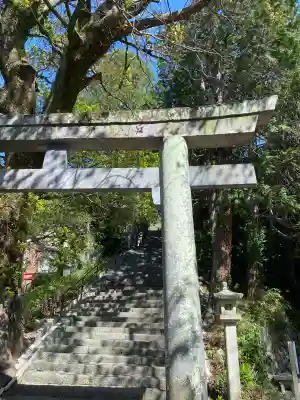 伊豆山神社の{uncategorized: "未分類", other: "その他", undefined: "問題あり", building: "その他建物", grave: "お墓", sacred_gate: "鳥居", guardian: "狛犬", statue: "像", buddha: "仏像", history: "歴史", nature: "自然", garden: "庭園", animal: "動物", pagoda: "塔", temizu: "手水舎", mountain_gate: "山門・神門", sanctuary: "本殿・本堂", subordinate: "末社・摂社", art: "芸術", scenery: "景色", jizo: "地蔵", ema: "絵馬", goshuin: "御朱印", omikuji: "おみくじ", items: "授与品その他", amulet: "お守り", goshuincho: "御朱印帳", eats: "食事", festival: "お祭り", votive_dance: "神楽", shichigosan: "七五三参", wedding: "結婚式", experience: "体験その他", initially: "初詣", around: "周辺", anti_infection: "感染症対策"}
