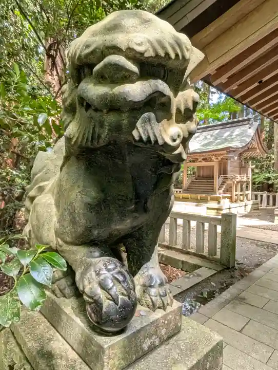 彌彦神社の{uncategorized: "未分類", other: "その他", undefined: "問題あり", building: "その他建物", grave: "お墓", sacred_gate: "鳥居", guardian: "狛犬", statue: "像", buddha: "仏像", history: "歴史", nature: "自然", garden: "庭園", animal: "動物", pagoda: "塔", temizu: "手水舎", mountain_gate: "山門・神門", sanctuary: "本殿・本堂", subordinate: "末社・摂社", art: "芸術", scenery: "景色", jizo: "地蔵", ema: "絵馬", goshuin: "御朱印", omikuji: "おみくじ", items: "授与品その他", amulet: "お守り", goshuincho: "御朱印帳", eats: "食事", festival: "お祭り", votive_dance: "神楽", shichigosan: "七五三参", wedding: "結婚式", experience: "体験その他", initially: "初詣", around: "周辺", anti_infection: "感染症対策"}