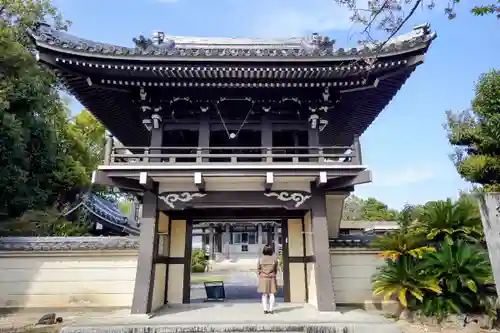 満福寺（三好稲荷閣）の山門・神門