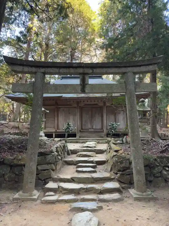 比叡山延暦寺の{uncategorized: "未分類", other: "その他", undefined: "問題あり", building: "その他建物", grave: "お墓", sacred_gate: "鳥居", guardian: "狛犬", statue: "像", buddha: "仏像", history: "歴史", nature: "自然", garden: "庭園", animal: "動物", pagoda: "塔", temizu: "手水舎", mountain_gate: "山門・神門", sanctuary: "本殿・本堂", subordinate: "末社・摂社", art: "芸術", scenery: "景色", jizo: "地蔵", ema: "絵馬", goshuin: "御朱印", omikuji: "おみくじ", items: "授与品その他", amulet: "お守り", goshuincho: "御朱印帳", eats: "食事", festival: "お祭り", votive_dance: "神楽", shichigosan: "七五三参", wedding: "結婚式", experience: "体験その他", initially: "初詣", around: "周辺", anti_infection: "感染症対策"}