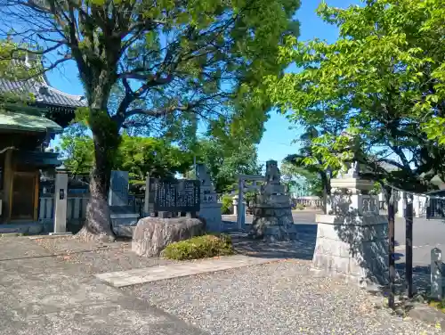 天神神社（柳津天神神社）の{uncategorized: "未分類", other: "その他", undefined: "問題あり", building: "その他建物", grave: "お墓", sacred_gate: "鳥居", guardian: "狛犬", statue: "像", buddha: "仏像", history: "歴史", nature: "自然", garden: "庭園", animal: "動物", pagoda: "塔", temizu: "手水舎", mountain_gate: "山門・神門", sanctuary: "本殿・本堂", subordinate: "末社・摂社", art: "芸術", scenery: "景色", jizo: "地蔵", ema: "絵馬", goshuin: "御朱印", omikuji: "おみくじ", items: "授与品その他", amulet: "お守り", goshuincho: "御朱印帳", eats: "食事", festival: "お祭り", votive_dance: "神楽", shichigosan: "七五三参", wedding: "結婚式", experience: "体験その他", initially: "初詣", around: "周辺", anti_infection: "感染症対策"}