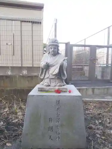 琵琶島神社の像