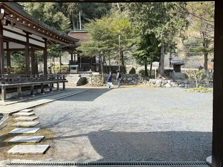 月読神社(松尾大社摂社)の{uncategorized: "未分類", other: "その他", undefined: "問題あり", building: "その他建物", grave: "お墓", sacred_gate: "鳥居", guardian: "狛犬", statue: "像", buddha: "仏像", history: "歴史", nature: "自然", garden: "庭園", animal: "動物", pagoda: "塔", temizu: "手水舎", mountain_gate: "山門・神門", sanctuary: "本殿・本堂", subordinate: "末社・摂社", art: "芸術", scenery: "景色", jizo: "地蔵", ema: "絵馬", goshuin: "御朱印", omikuji: "おみくじ", items: "授与品その他", amulet: "お守り", goshuincho: "御朱印帳", eats: "食事", festival: "お祭り", votive_dance: "神楽", shichigosan: "七五三参", wedding: "結婚式", experience: "体験その他", initially: "初詣", around: "周辺", anti_infection: "感染症対策"}