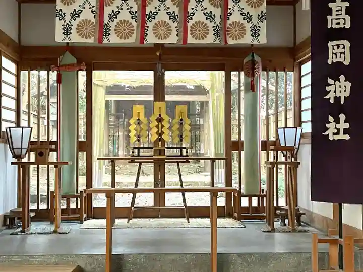 高岡神社の本殿・本堂