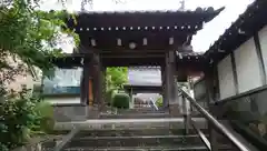 真成寺の山門