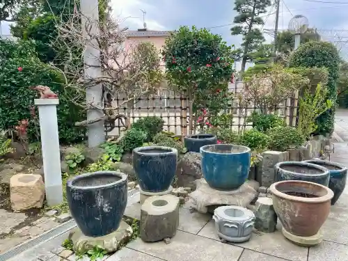 日蓮宗龍口山本龍寺の{uncategorized: "未分類", other: "その他", undefined: "問題あり", building: "その他建物", grave: "お墓", sacred_gate: "鳥居", guardian: "狛犬", statue: "像", buddha: "仏像", history: "歴史", nature: "自然", garden: "庭園", animal: "動物", pagoda: "塔", temizu: "手水舎", mountain_gate: "山門・神門", sanctuary: "本殿・本堂", subordinate: "末社・摂社", art: "芸術", scenery: "景色", jizo: "地蔵", ema: "絵馬", goshuin: "御朱印", omikuji: "おみくじ", items: "授与品その他", amulet: "お守り", goshuincho: "御朱印帳", eats: "食事", festival: "お祭り", votive_dance: "神楽", shichigosan: "七五三参", wedding: "結婚式", experience: "体験その他", initially: "初詣", around: "周辺", anti_infection: "感染症対策"}