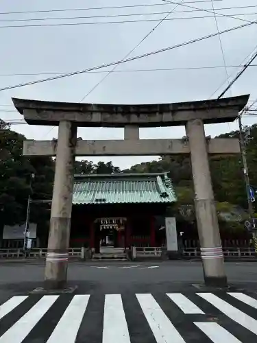 静岡浅間神社の{uncategorized: "未分類", other: "その他", undefined: "問題あり", building: "その他建物", grave: "お墓", sacred_gate: "鳥居", guardian: "狛犬", statue: "像", buddha: "仏像", history: "歴史", nature: "自然", garden: "庭園", animal: "動物", pagoda: "塔", temizu: "手水舎", mountain_gate: "山門・神門", sanctuary: "本殿・本堂", subordinate: "末社・摂社", art: "芸術", scenery: "景色", jizo: "地蔵", ema: "絵馬", goshuin: "御朱印", omikuji: "おみくじ", items: "授与品その他", amulet: "お守り", goshuincho: "御朱印帳", eats: "食事", festival: "お祭り", votive_dance: "神楽", shichigosan: "七五三参", wedding: "結婚式", experience: "体験その他", initially: "初詣", around: "周辺", anti_infection: "感染症対策"}
