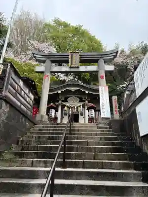 石川町諏訪神社の{uncategorized: "未分類", other: "その他", undefined: "問題あり", building: "その他建物", grave: "お墓", sacred_gate: "鳥居", guardian: "狛犬", statue: "像", buddha: "仏像", history: "歴史", nature: "自然", garden: "庭園", animal: "動物", pagoda: "塔", temizu: "手水舎", mountain_gate: "山門・神門", sanctuary: "本殿・本堂", subordinate: "末社・摂社", art: "芸術", scenery: "景色", jizo: "地蔵", ema: "絵馬", goshuin: "御朱印", omikuji: "おみくじ", items: "授与品その他", amulet: "お守り", goshuincho: "御朱印帳", eats: "食事", festival: "お祭り", votive_dance: "神楽", shichigosan: "七五三参", wedding: "結婚式", experience: "体験その他", initially: "初詣", around: "周辺", anti_infection: "感染症対策"}
