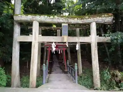 新屋山神社の鳥居