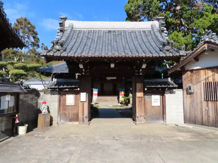 西教寺の山門