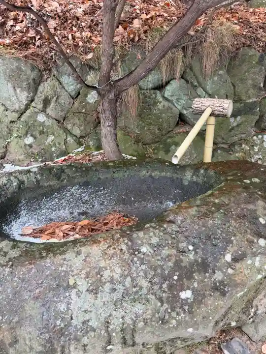 足長神社の{uncategorized: "未分類", other: "その他", undefined: "問題あり", building: "その他建物", grave: "お墓", sacred_gate: "鳥居", guardian: "狛犬", statue: "像", buddha: "仏像", history: "歴史", nature: "自然", garden: "庭園", animal: "動物", pagoda: "塔", temizu: "手水舎", mountain_gate: "山門・神門", sanctuary: "本殿・本堂", subordinate: "末社・摂社", art: "芸術", scenery: "景色", jizo: "地蔵", ema: "絵馬", goshuin: "御朱印", omikuji: "おみくじ", items: "授与品その他", amulet: "お守り", goshuincho: "御朱印帳", eats: "食事", festival: "お祭り", votive_dance: "神楽", shichigosan: "七五三参", wedding: "結婚式", experience: "体験その他", initially: "初詣", around: "周辺", anti_infection: "感染症対策"}