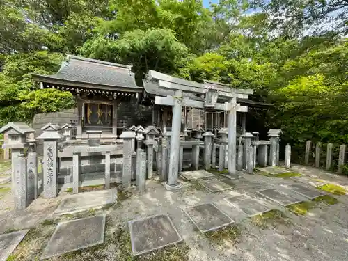 願昭寺の末社