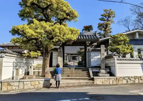 聖徳寺の山門