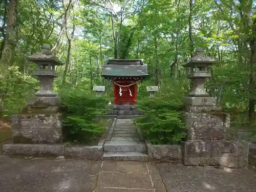 山中諏訪神社の本殿