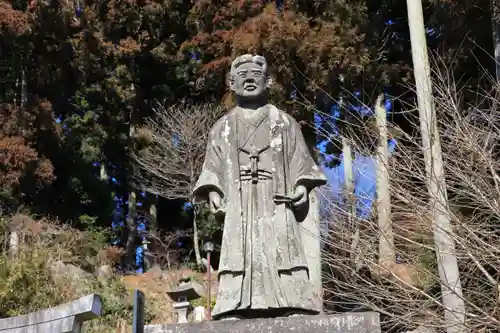 王子八幡神社の像