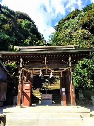 須賀神社の山門