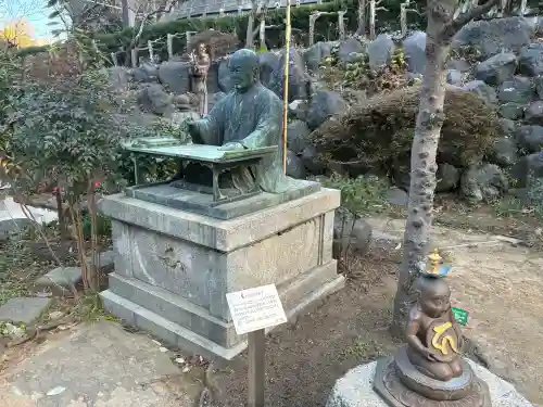 青蓮寺の{uncategorized: "未分類", other: "その他", undefined: "問題あり", building: "その他建物", grave: "お墓", sacred_gate: "鳥居", guardian: "狛犬", statue: "像", buddha: "仏像", history: "歴史", nature: "自然", garden: "庭園", animal: "動物", pagoda: "塔", temizu: "手水舎", mountain_gate: "山門・神門", sanctuary: "本殿・本堂", subordinate: "末社・摂社", art: "芸術", scenery: "景色", jizo: "地蔵", ema: "絵馬", goshuin: "御朱印", omikuji: "おみくじ", items: "授与品その他", amulet: "お守り", goshuincho: "御朱印帳", eats: "食事", festival: "お祭り", votive_dance: "神楽", shichigosan: "七五三参", wedding: "結婚式", experience: "体験その他", initially: "初詣", around: "周辺", anti_infection: "感染症対策"}