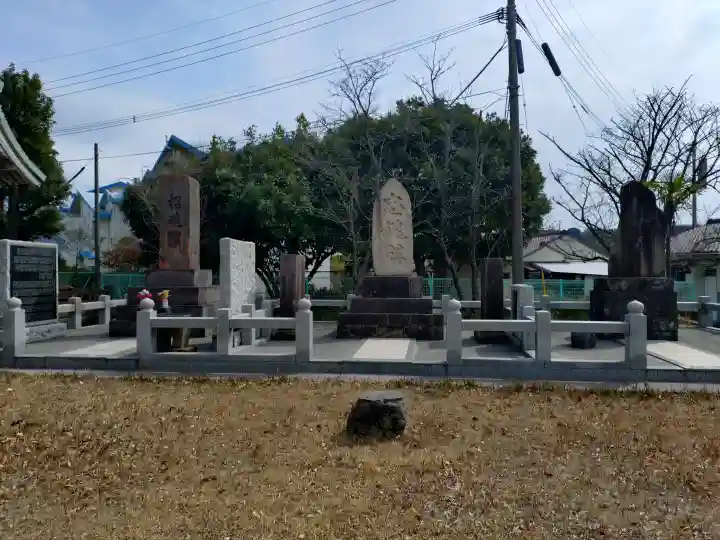 鹿児島神社の{uncategorized: "未分類", other: "その他", undefined: "問題あり", building: "その他建物", grave: "お墓", sacred_gate: "鳥居", guardian: "狛犬", statue: "像", buddha: "仏像", history: "歴史", nature: "自然", garden: "庭園", animal: "動物", pagoda: "塔", temizu: "手水舎", mountain_gate: "山門・神門", sanctuary: "本殿・本堂", subordinate: "末社・摂社", art: "芸術", scenery: "景色", jizo: "地蔵", ema: "絵馬", goshuin: "御朱印", omikuji: "おみくじ", items: "授与品その他", amulet: "お守り", goshuincho: "御朱印帳", eats: "食事", festival: "お祭り", votive_dance: "神楽", shichigosan: "七五三参", wedding: "結婚式", experience: "体験その他", initially: "初詣", around: "周辺", anti_infection: "感染症対策"}