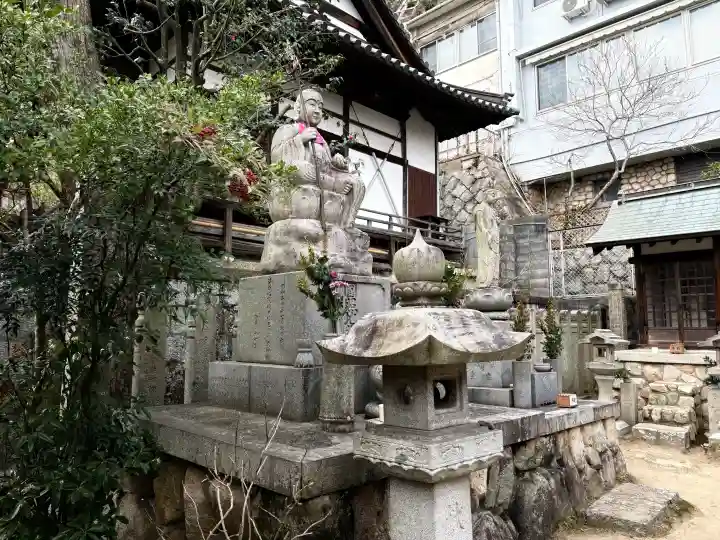 妙光院の{uncategorized: "未分類", other: "その他", undefined: "問題あり", building: "その他建物", grave: "お墓", sacred_gate: "鳥居", guardian: "狛犬", statue: "像", buddha: "仏像", history: "歴史", nature: "自然", garden: "庭園", animal: "動物", pagoda: "塔", temizu: "手水舎", mountain_gate: "山門・神門", sanctuary: "本殿・本堂", subordinate: "末社・摂社", art: "芸術", scenery: "景色", jizo: "地蔵", ema: "絵馬", goshuin: "御朱印", omikuji: "おみくじ", items: "授与品その他", amulet: "お守り", goshuincho: "御朱印帳", eats: "食事", festival: "お祭り", votive_dance: "神楽", shichigosan: "七五三参", wedding: "結婚式", experience: "体験その他", initially: "初詣", around: "周辺", anti_infection: "感染症対策"}