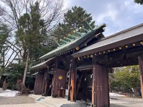 琴似神社の山門・神門